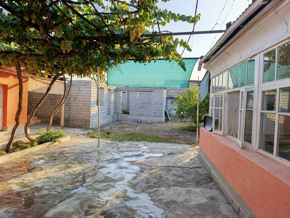 Xovli uy sotiladi