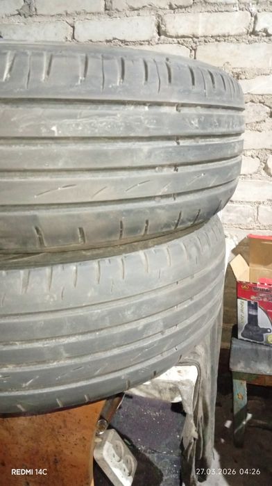 Продам две шины.