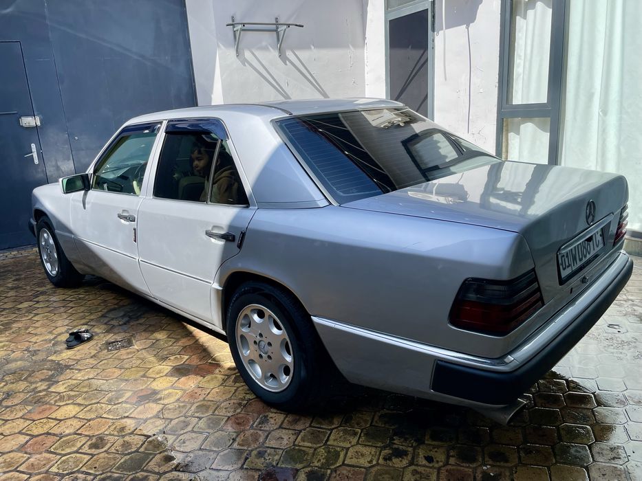 Продам Mercedes легенда ешка 124