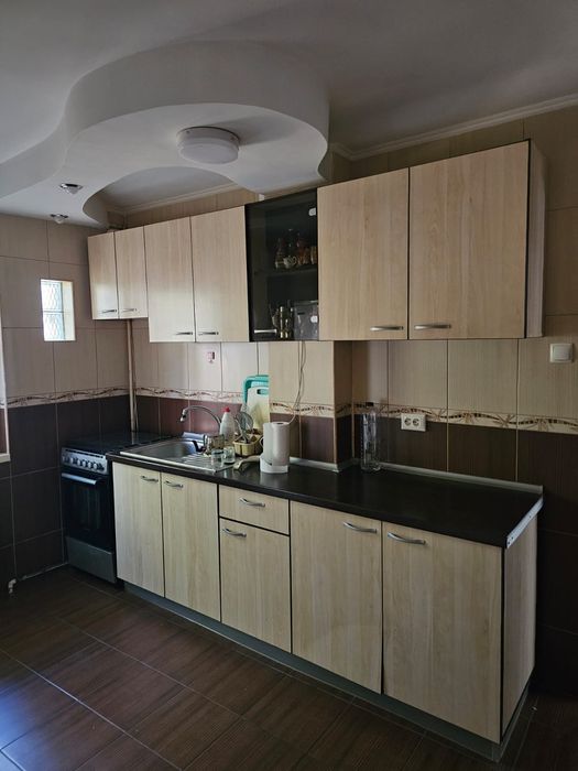 Închiriez garsoniera