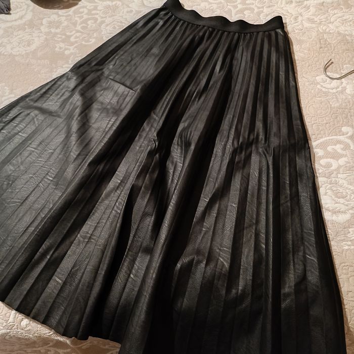 Fusta plisata din piele