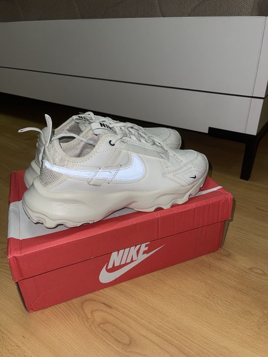 Продам кроссовки Nike  оригинал