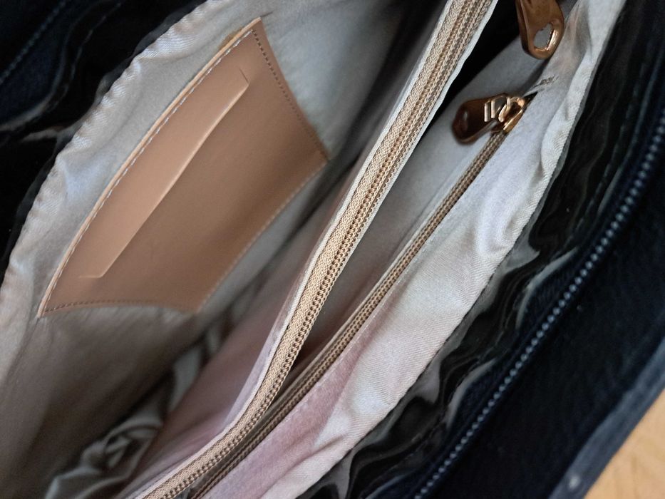 Черна чанта с къси дръжки-нова