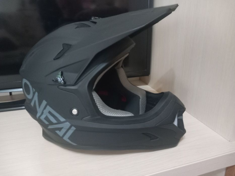 Trotinetă electrică și cască