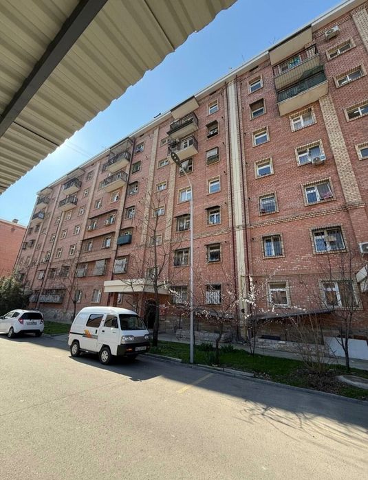 Sergeli 5a 2/7/7 srochno sotiladi