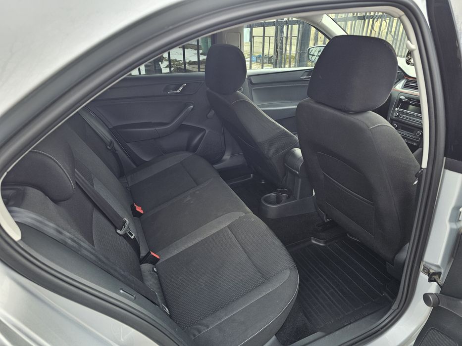 Vând Skoda Rapid 1.2 TSI  URGENT