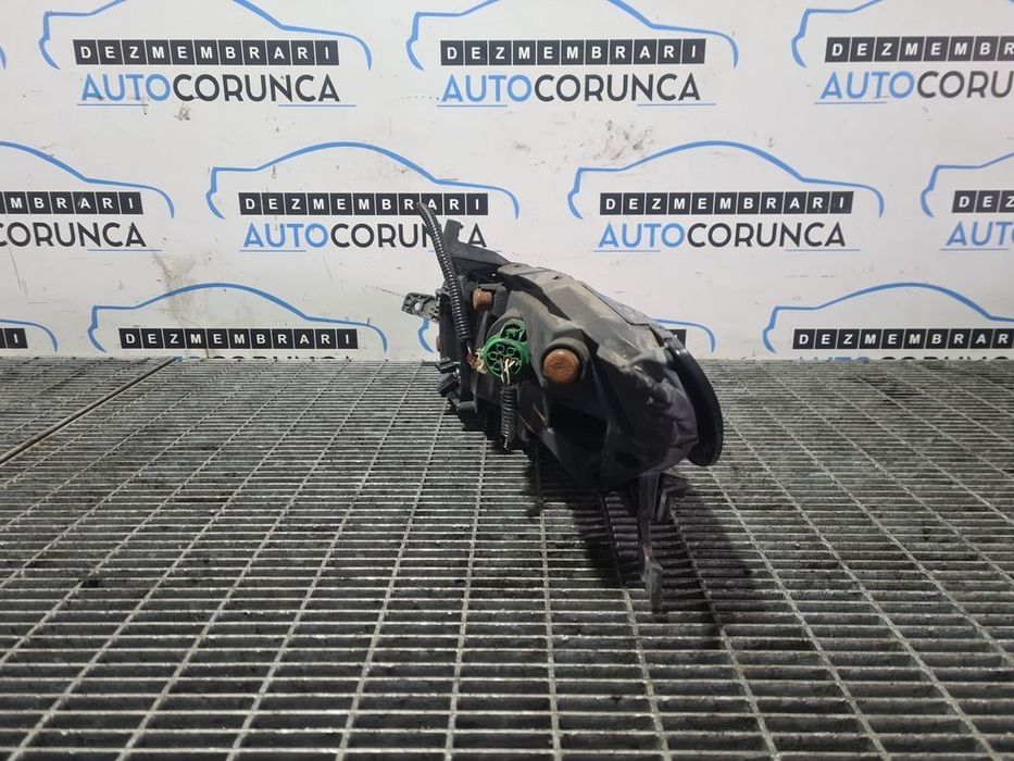 Far Dreapta Jeep Cherokee V 2013 - 2017 SUV 4 Usi (951) Fara xenon