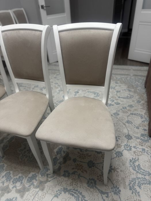 Продам 8 новых стульев