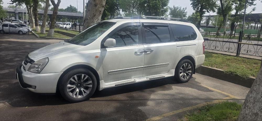 Kia karnival sotilad