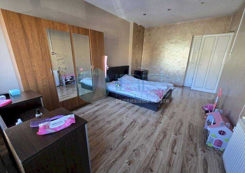 Дава се под наем Етаж от къща в Шумен, Център - 120 кв.м за 124950 € - Снимка #5