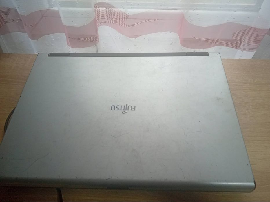 Se vinde leptop Fujitsu exprimo mobile v6555 în stare buna trimit prin țară plată la curier