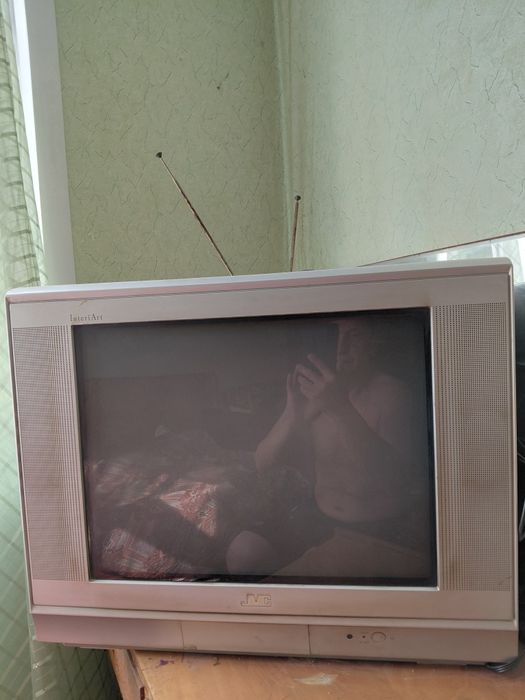 Телевизоры Samsung, JVC