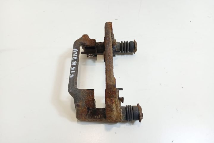 Suport etrier  0204Y01338 Toyota Avensis a 2-a generatie T25 (facelif