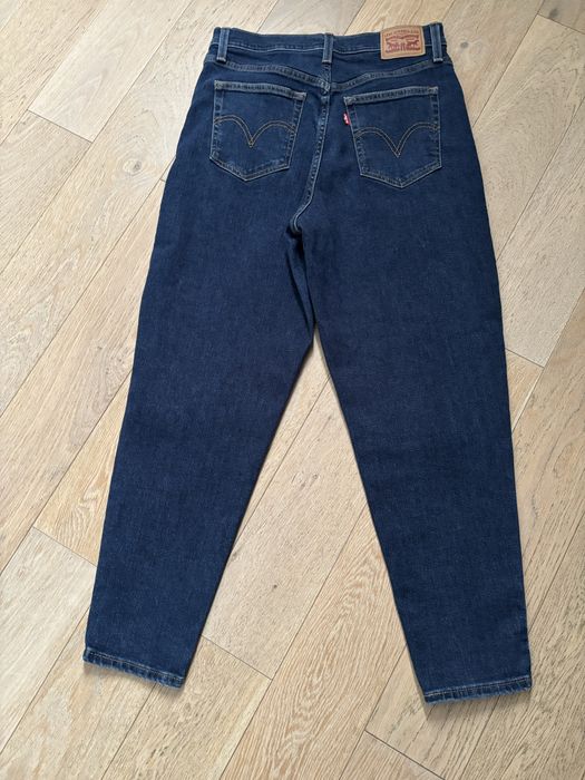 Levi’s blugi , model  High Waisted Mom Jean