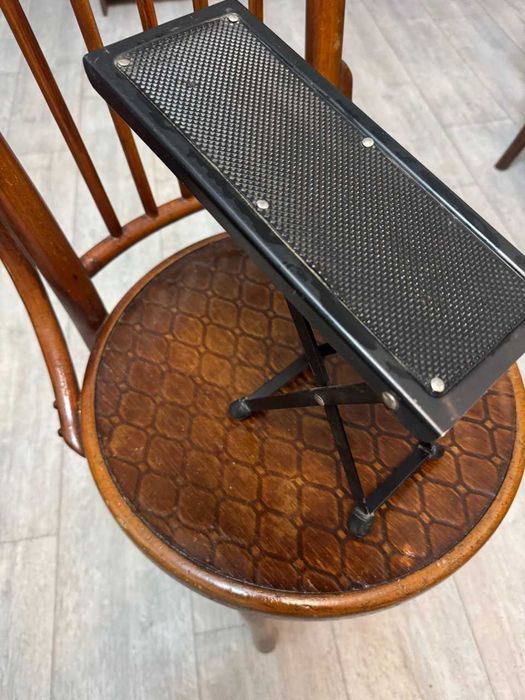 Подставка под ногу при игре на гитаре