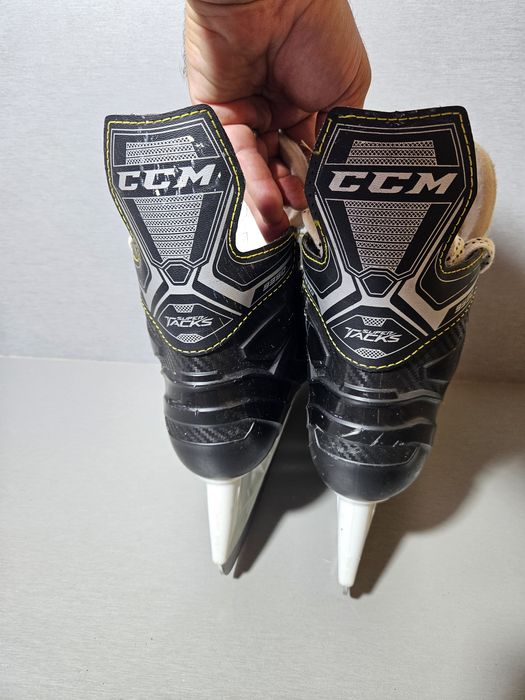 Patine hochei 3008 CCM Super Tacks, marime 38.5, lungime interioara 25cm.