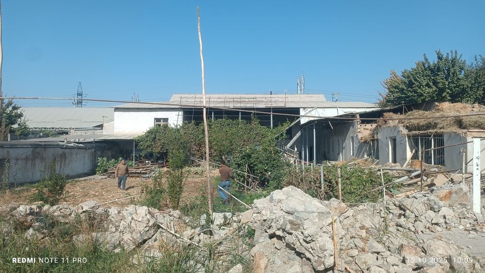 Yer sotiladi laylak maxallada