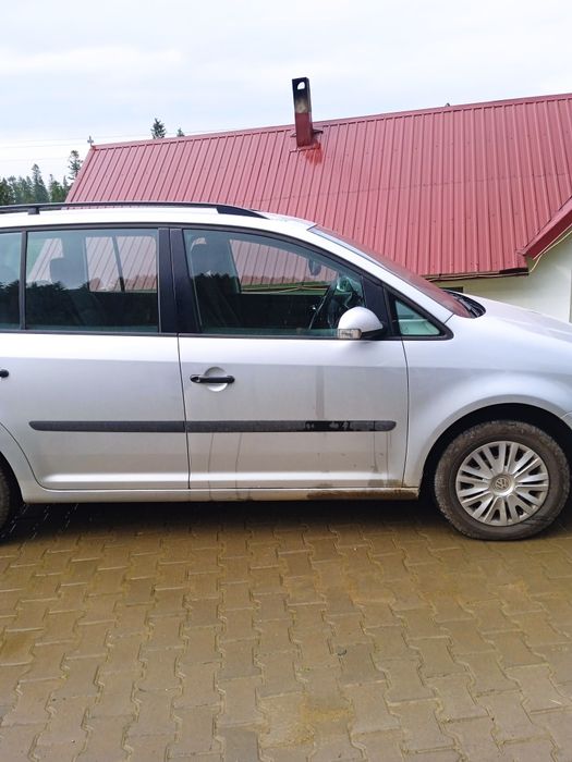 Vând Touran 1.9 tdi