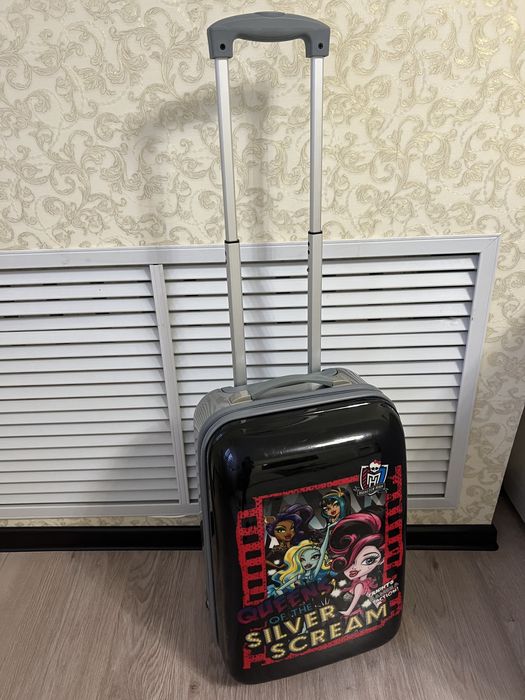 Детский чемодан монстер хай