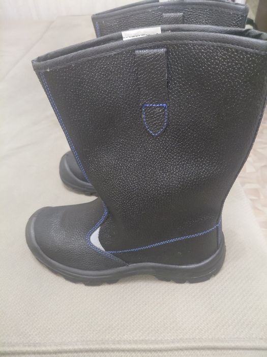 Продам рабочие сапоги