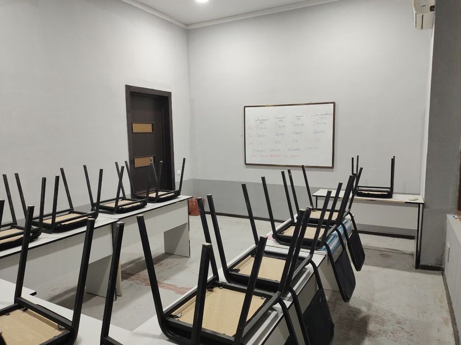 O'quv markazi jixozlari parta stul va doska