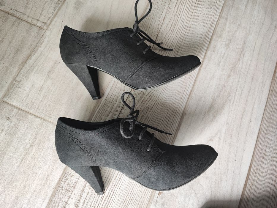 Дамски черни обувки за пролет и есен