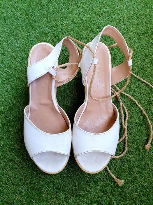 Нови Дамски сандали на висока подметка, 38 номер