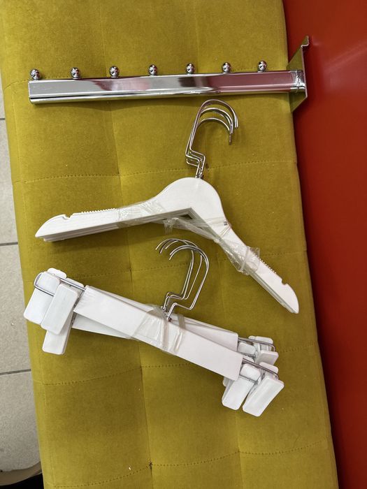 Продам срочно гусаки, вешалки