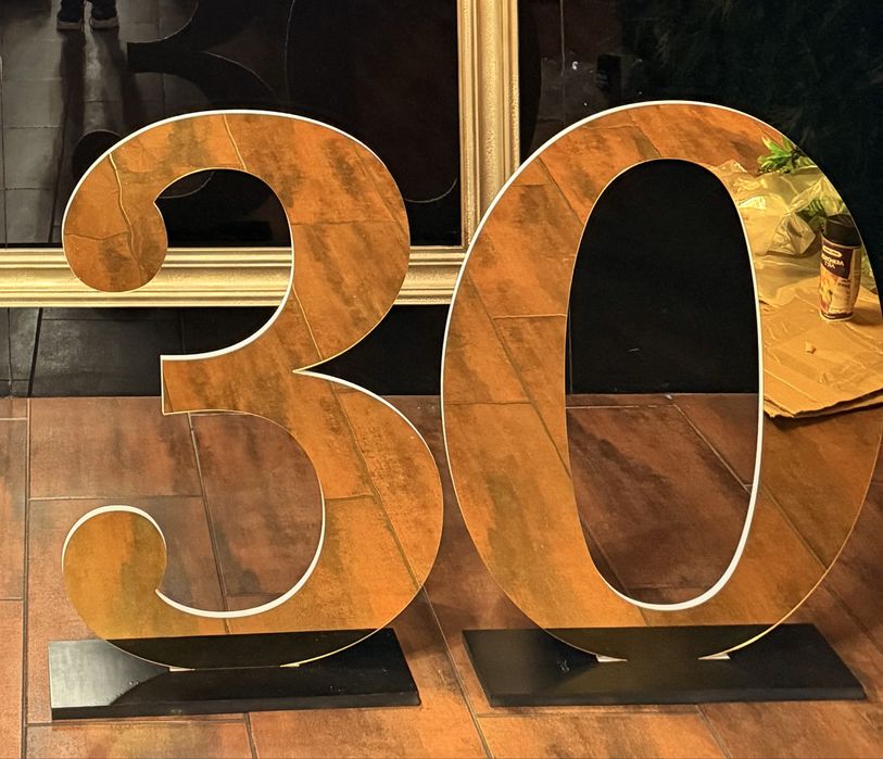 Златни числа 30 с плексиглас