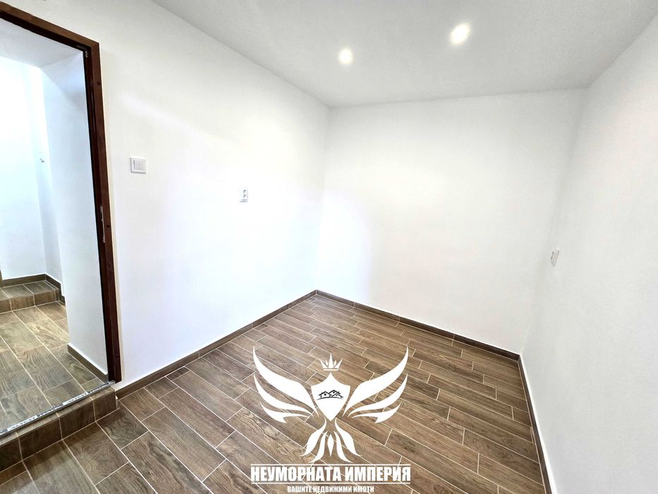 Продавам двустаен апартамент с площ от 40кв.м. на партер с гараж 20кв.м. в град Асеновград квартал Изток