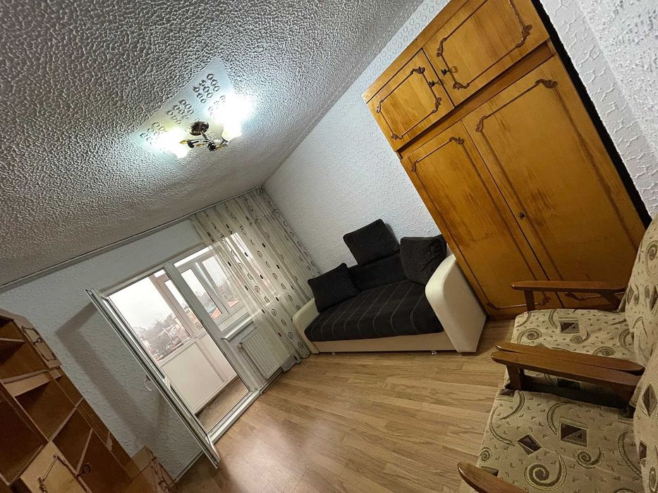 Închiriez apartament 2 camere decomandat, zonă centrală Vălenii de Munte