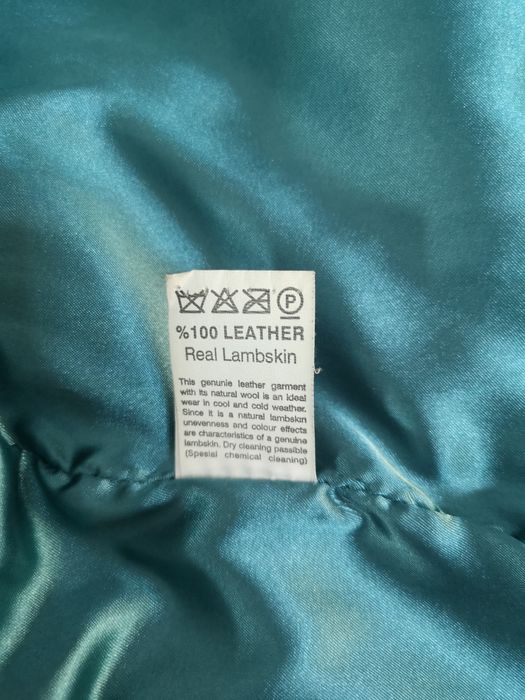 Яркая женская кожаная куртка, размер S-M