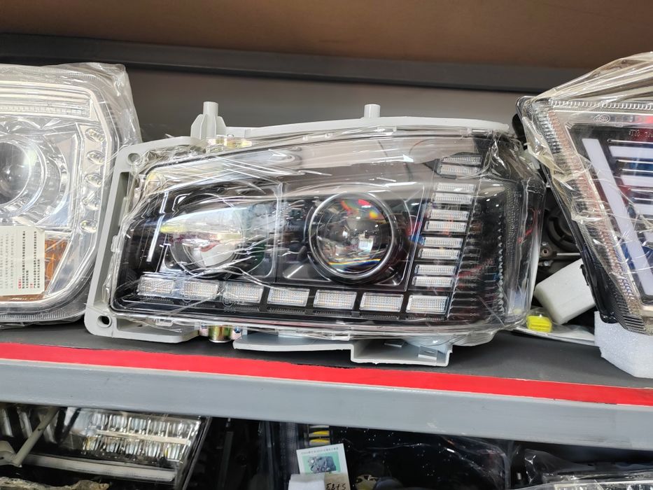 Фара HOWO / Shakman