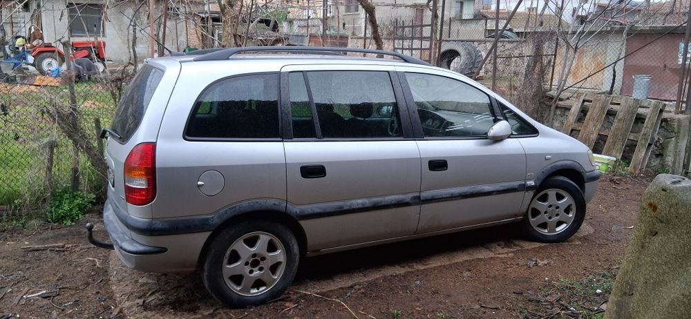 Опел зафира на части