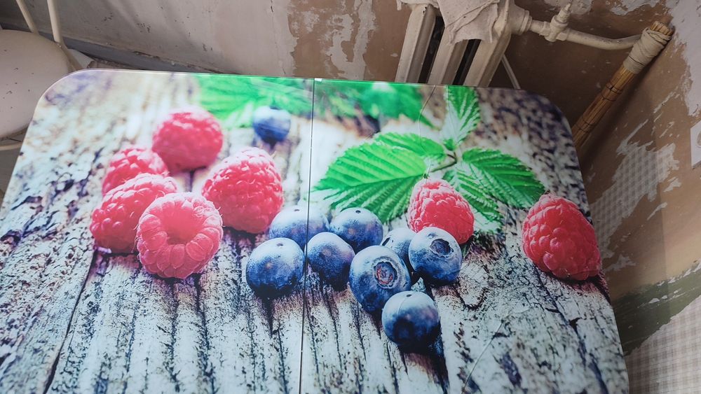 Продам куханый стол стеклянный