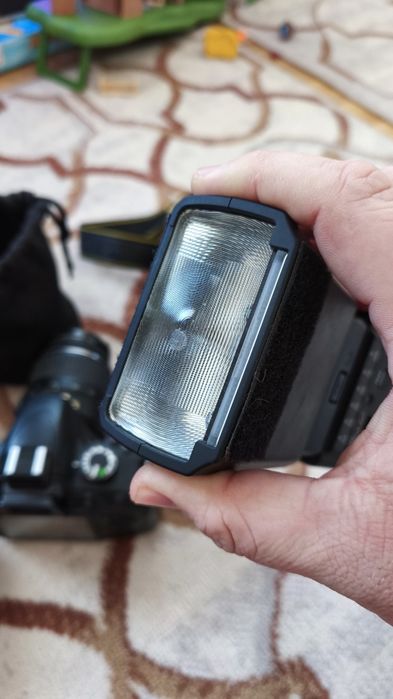 Nikon D3200 + obiectiv 18-55 + obiective prime 50mm + flash sigma