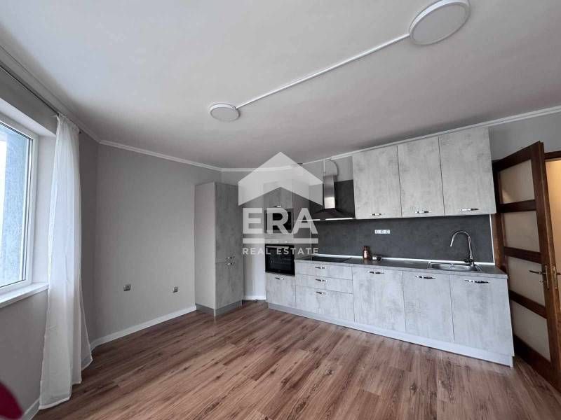 Дава се под наем Двустаен апартамент в Варна, м-т Траката - 69 кв.м за 588 € - Снимка #2