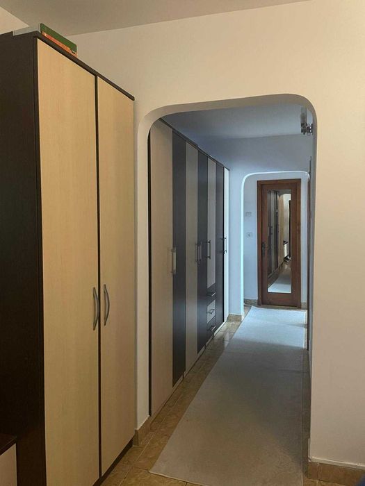 Închiriez apartament 3 camere, decomandat, cartier Obcini