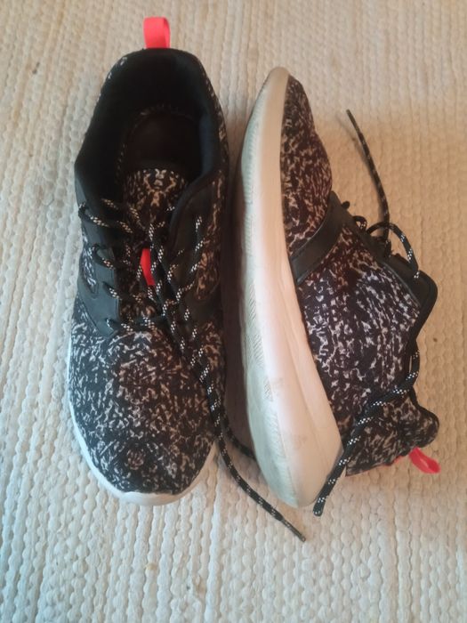Vând adidași Nr 42