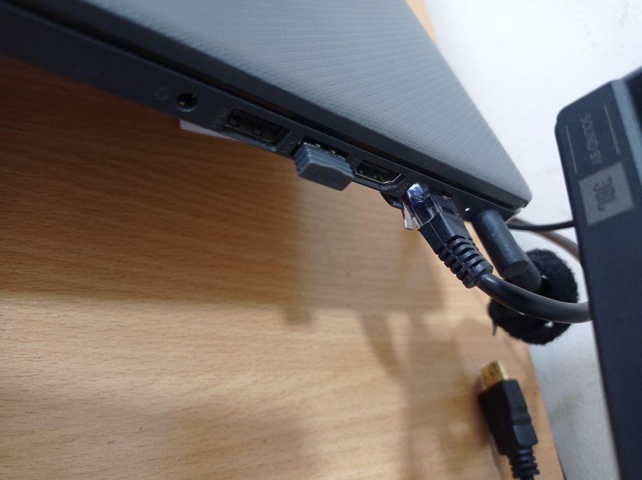 Hp i3-10 256 m2 ssd 1T hhd sotiladi