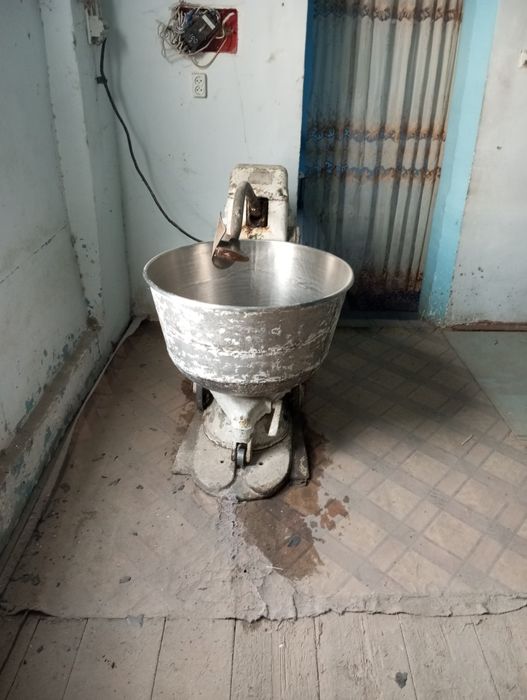 Pechlar sotiladi.Non va boshqa pishiriqlar uchun,barcha jihozlari bn