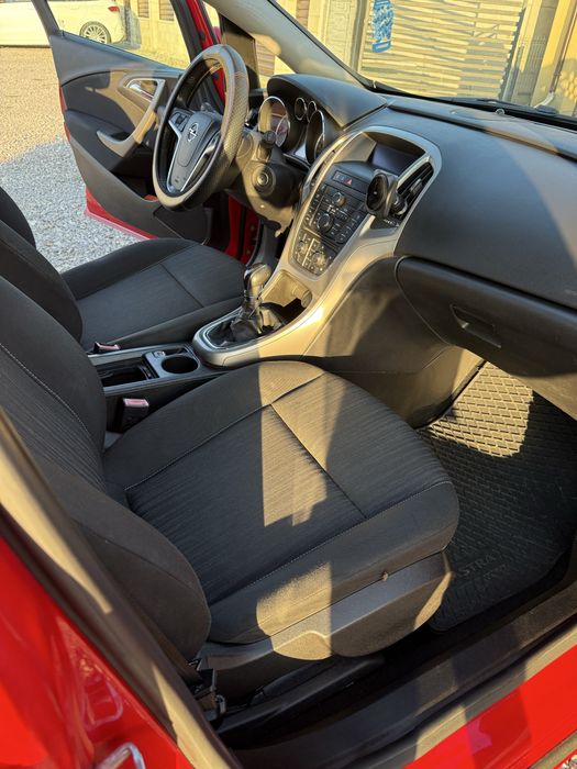 Opel Astra J 1.4 2011