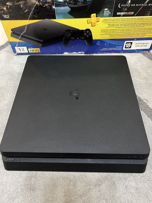 PS4 slim 1TB.