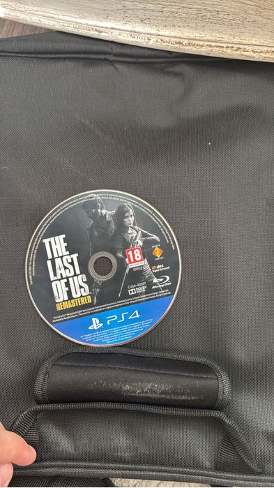 PlayStation 4 Pro 1TB + оригинальный DualShock 4