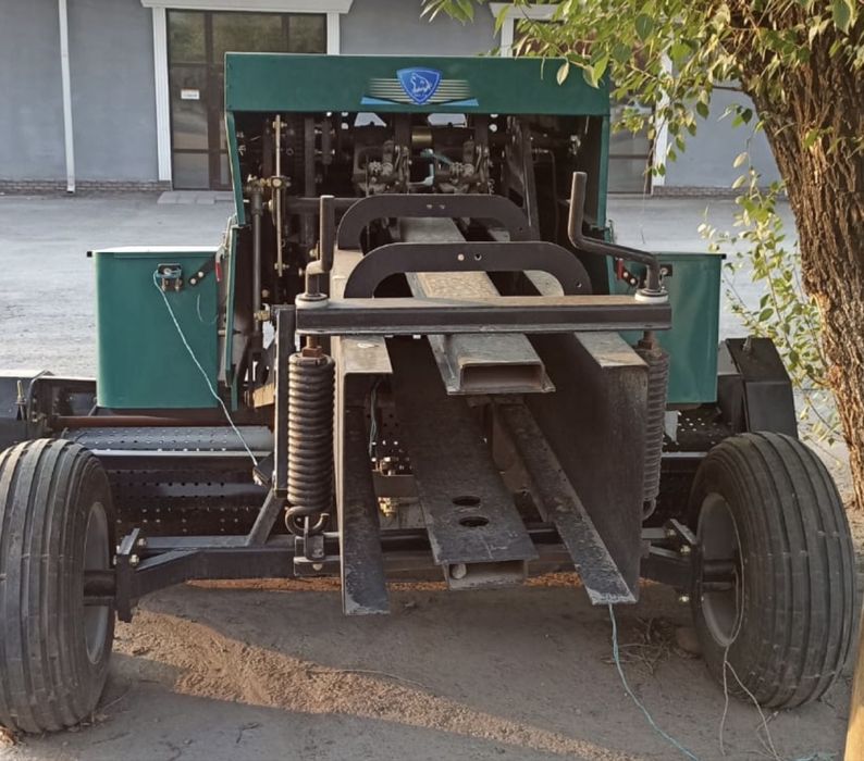 Пресс-подборщик тюковый LOVOL 9YF-2.2