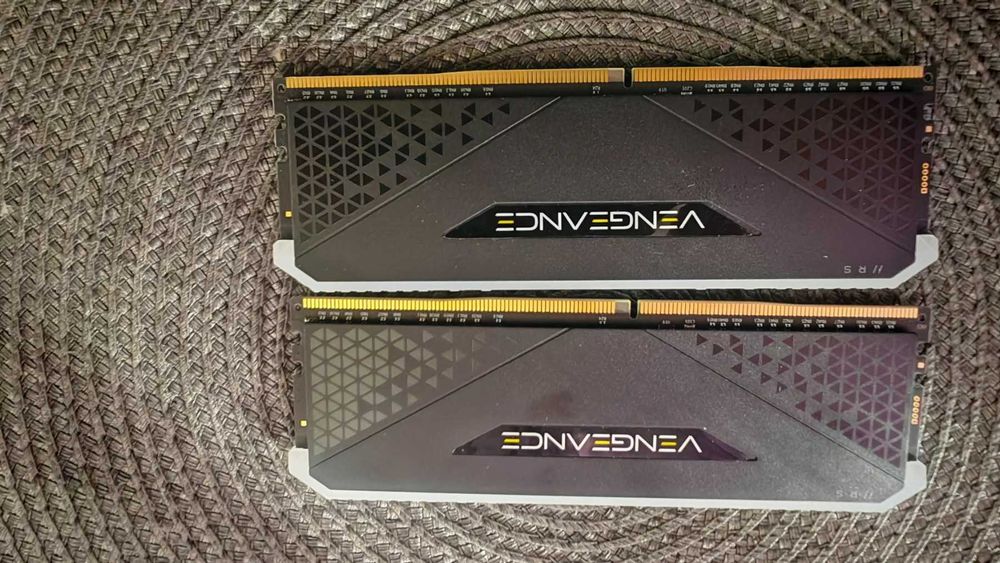 Рам памет Corsair Vengeance RGB RS  (2x18GB) 16GB DDR4 3600MHz