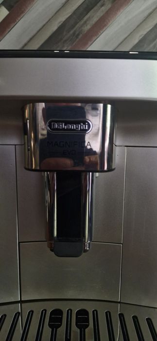 Продавам Delonghi Magnefika evo