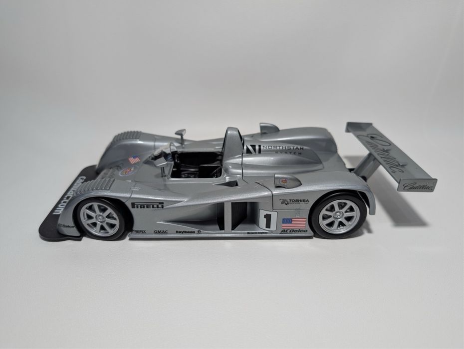 Macheta Hot Wheels 1:18, 2001 Cadillac LMP