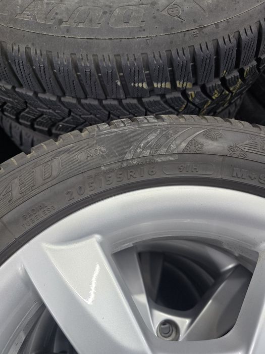 4 Броя 205/55/16 Dunlop 2x7,8mm 2x5,5mm