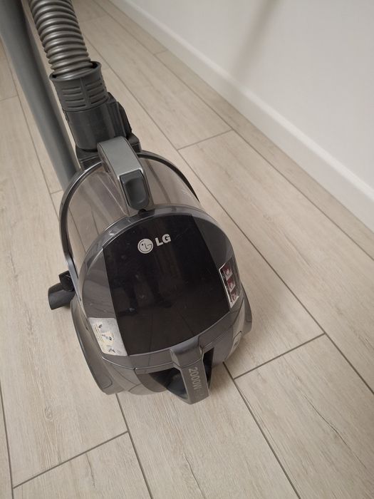 Пылесос LG 2000W